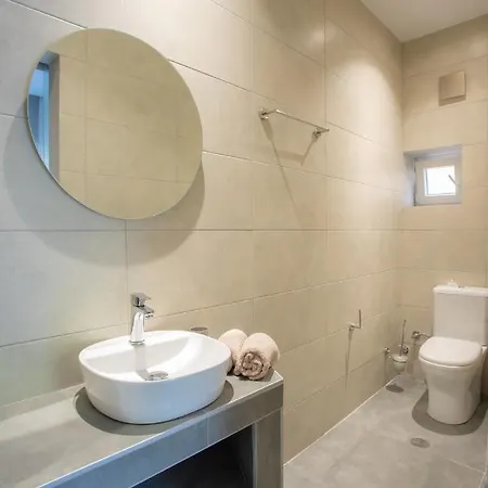 21 Apartment *