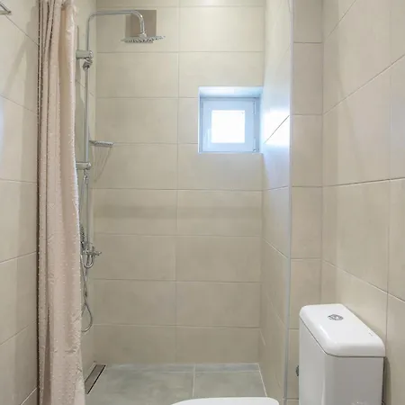 21 Apartment *